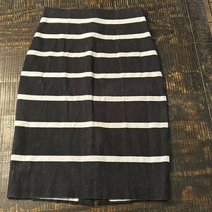 Banana republic pencil skirt, size 6, gently used